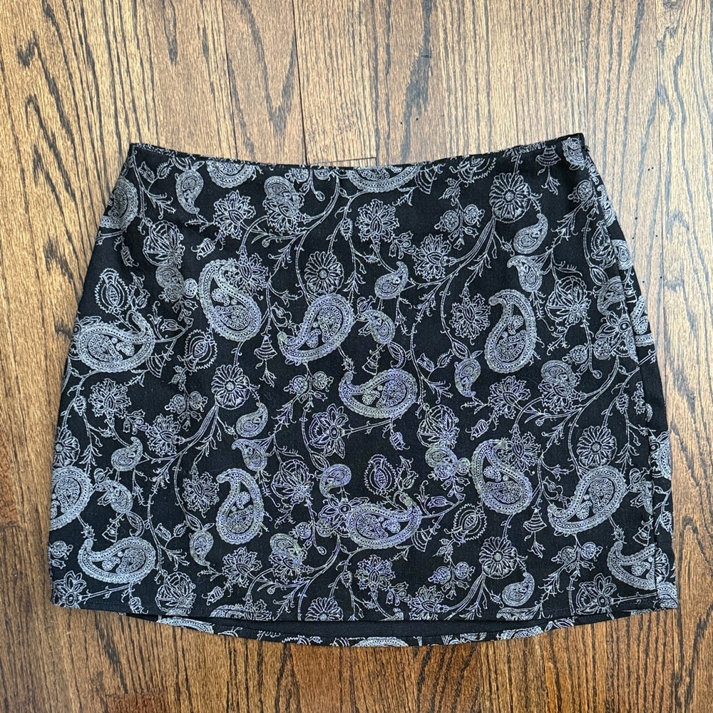 Vici Wanderlune printed Black and Gray Paisley mini Skirt